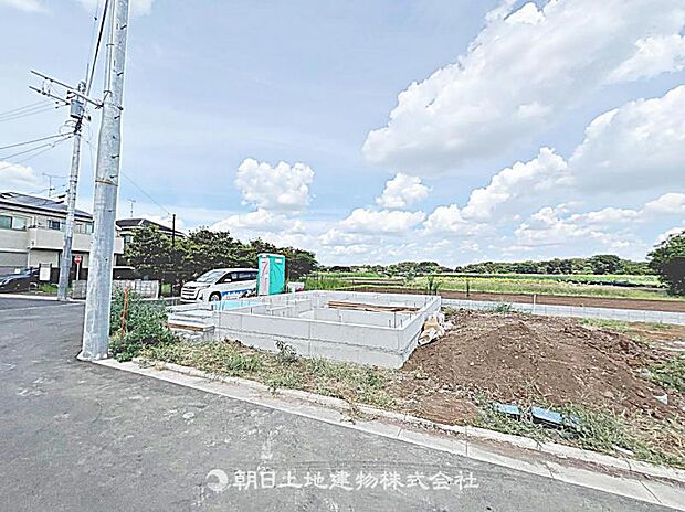 現在建築中の現場で工事進行中です。現地写真(2026年8月9日撮影)をご覧ください。
