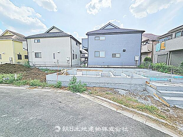 現在建築中の現場で工事進行中です。現地写真(2026年8月9日撮影)をご覧ください。