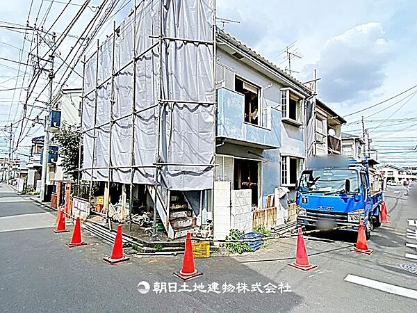 建築条件なしの更地（古家あり）で、自由なプランで建築可能です。現地写真（2026年8月17日撮影）をご確認ください。