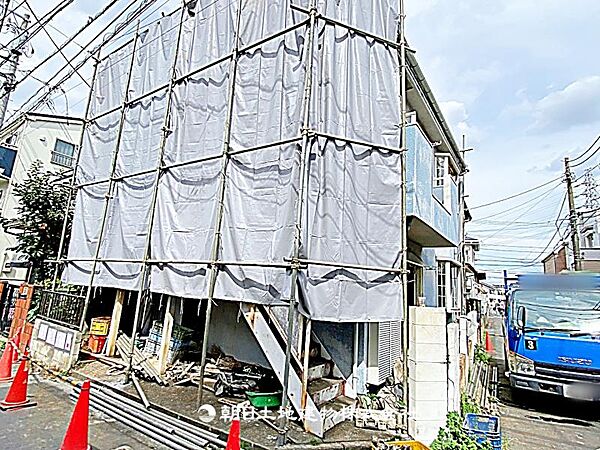 建築条件なしの更地（古家あり）で、自由なプランで建築可能です。現地写真（2026年8月17日撮影）をご確認ください。