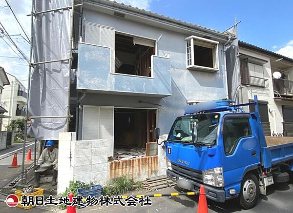 建築条件なしの更地（古家あり）で、自由なプランで建築可能です。現地写真（2026年8月17日撮影）をご確認ください。