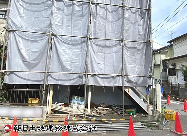 建築条件なしの更地（古家あり）で、自由なプランで建築可能です。現地写真（2026年8月17日撮影）をご確認ください。