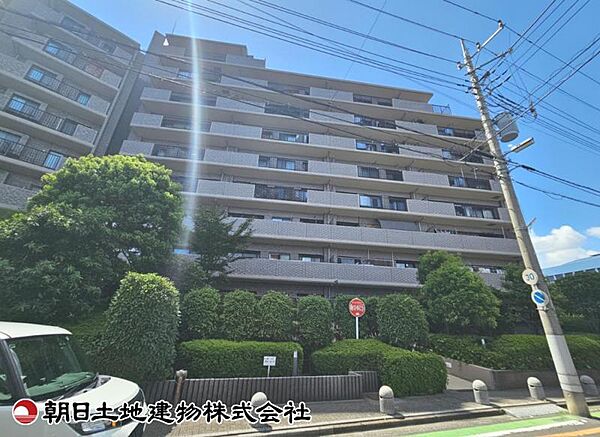 【外観】重厚感のある落ち着いた外観です。周囲の環境と美しく調和し、安心感のある佇まいが来客時にも好印象を与えます。