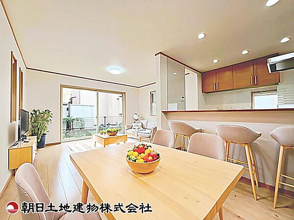 【リビング】18帖確保されたリビング空間です。家具を配置した際の広さや動線が分かりやすく、購入後の参考になります。（家具等はCG加工です）