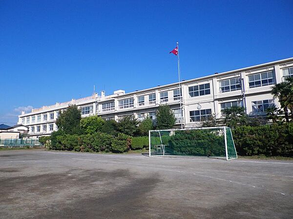 西東京市立ひばりが丘中学校まで徒歩5分330ｍ！適度な通学距離により、生活リズムの安定や体力づくりにも寄与。