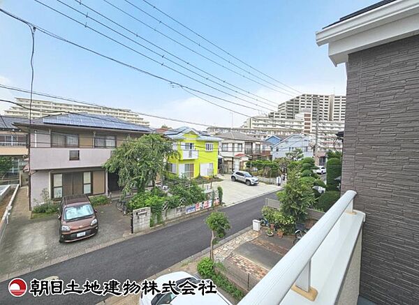 【眺望】リビングやバルコニーから望む開放感のある眺望です。景色を楽しみながら、明るく快適な生活空間を確保できます。