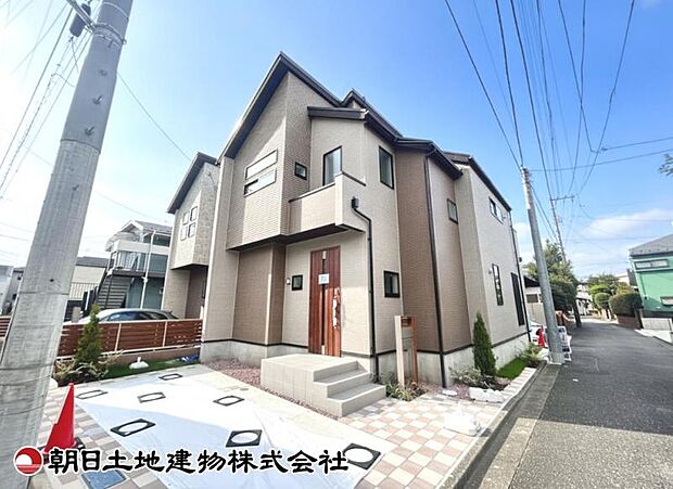 【外観】シンプルで洗練された外観が魅力です。街並みに馴染む上品なデザインで、流行に左右されにくく幅広い世代に好まれます。
