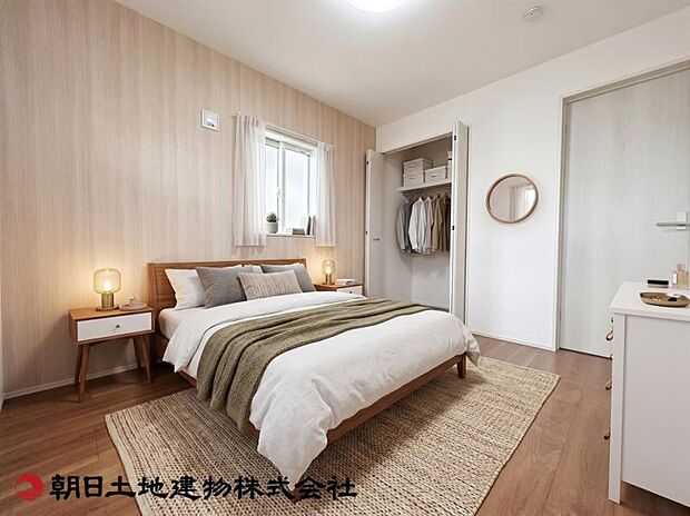 【居室】明るさを確保した居室です。日差しが届きやすく、毎日の生活を快適に過ごせる居心地の良い空間です。(家具等はCG加工です)