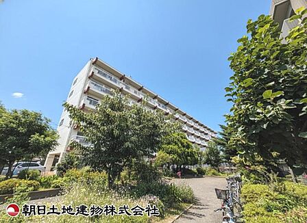 【外観】重厚感のある落ち着いた外観です。周囲の環境と美しく調和し、安心感のある佇まいが来客時にも好印象を与えます。