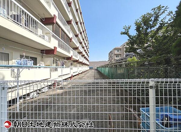 【外観】重厚感のある落ち着いた外観です。周囲の環境と美しく調和し、安心感のある佇まいが来客時にも好印象を与えます。