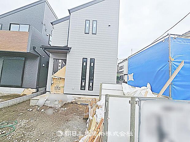 現在建築中の現場で工事進行中です。現地写真(2026年8月23日撮影)をご覧ください。