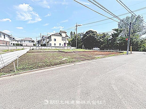 現在建築中の現場で工事進行中です。現地写真（2026年8月24日撮影）をご覧ください。