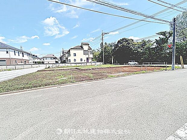 現在建築中の現場で工事進行中です。現地写真（2026年8月24日撮影）をご覧ください。