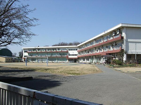 東久留米市立第十小学校まで徒歩13分1035ｍ！無理のない通学距離で、生活とのバランスが良好な立地です。