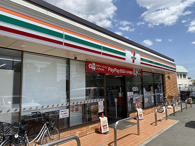 セブンイレブン東久留米下里5丁目南店まで徒歩6分444ｍ！急な買い足しにもすぐ対応でき、忙しい日常をしっかりサポートしてくれます。