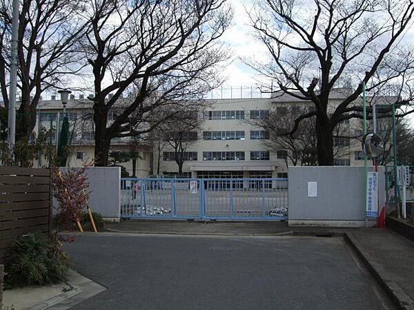 東久留米市立南町小学校まで徒歩15分1168ｍ！無理のない通学距離で、生活とのバランスが良好な立地です。