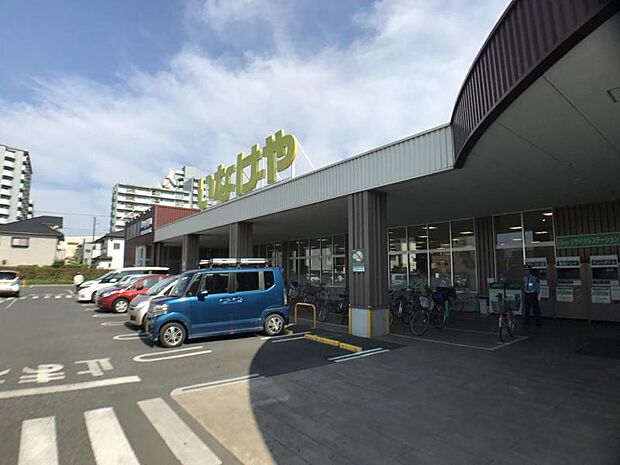 いなげや 小平小川橋店まで徒歩2分155m!日々のお買い物に便利で、生活利便性の高い住環境が整っています。
