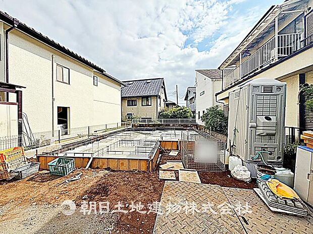 現在建築中の現場で工事進行中です。現地写真（2026年9月5日撮影）をご覧ください。