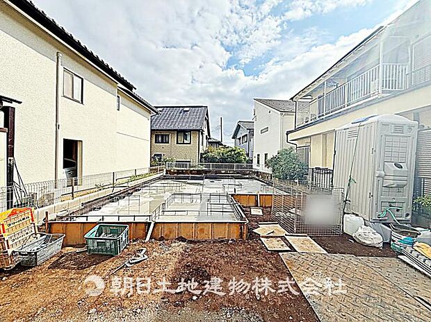 現在建築中の現場で工事進行中です。現地写真（2026年9月5日撮影）をご覧ください。