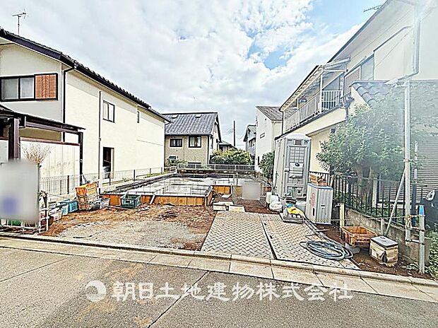 現在建築中の現場で工事進行中です。現地写真(2026年9月5日撮影)をご覧ください。