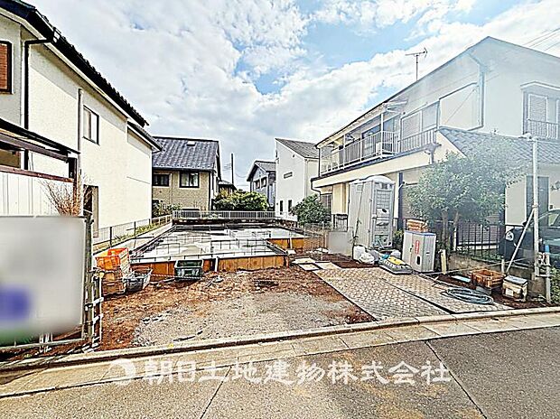 現在建築中の現場で工事進行中です。現地写真(2026年9月5日撮影)をご覧ください。