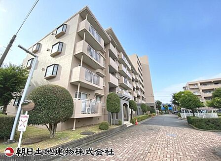 【外観】重厚感のある落ち着いた外観です。周囲の環境と美しく調和し、安心感のある佇まいが来客時にも好印象を与えます。