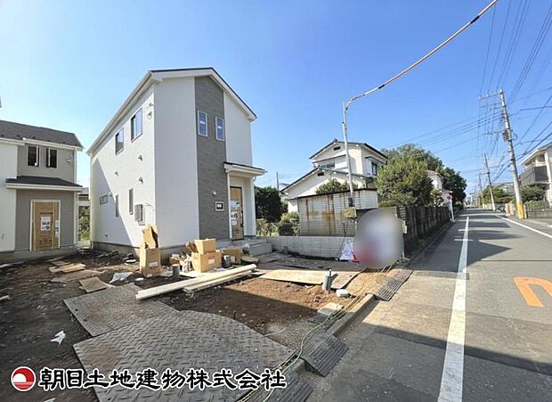 現在建築中の現場で工事進行中です。現地写真(2026年9月3日撮影)をご覧ください。