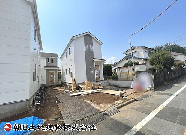 現在建築中の現場で工事進行中です。現地写真(2026年9月3日撮影)をご覧ください。