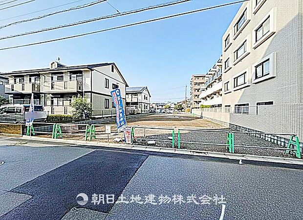 建築条件付きの更地です。条件内で理想の住まいをプラン可能。現地写真(2026年9月7日撮影)をご覧ください。