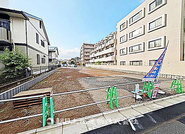 建築条件付きの更地です。条件内で理想の住まいをプラン可能。現地写真（2026年9月7日撮影）をご覧ください。