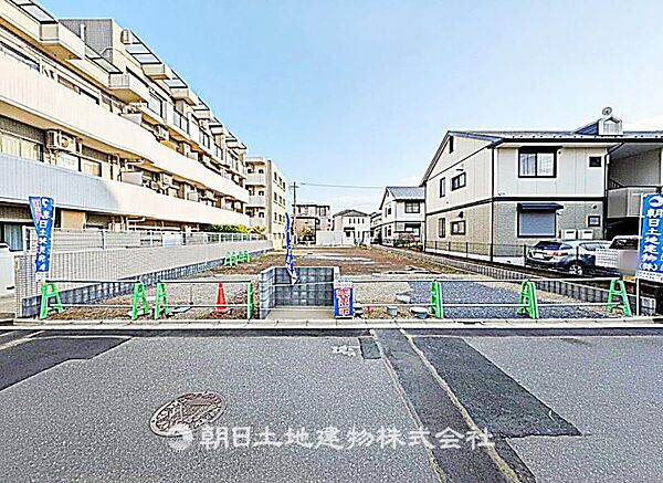 建築条件付きの更地です。条件内で理想の住まいをプラン可能。現地写真（2026年9月7日撮影）をご覧ください。