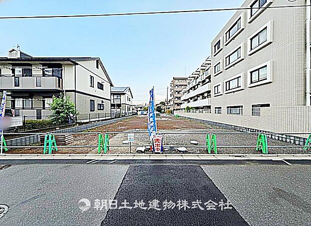 建築条件付きの更地です。条件内で理想の住まいをプラン可能。現地写真(2026年9月7日撮影)をご覧ください。
