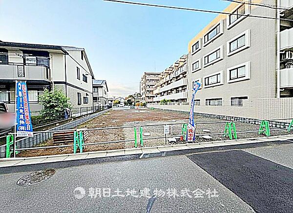 建築条件付きの更地です。条件内で理想の住まいをプラン可能。現地写真（2026年9月7日撮影）をご覧ください。