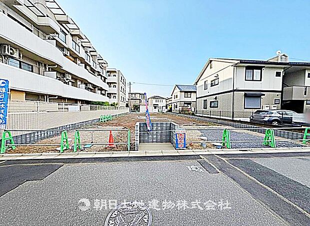 建築条件付きの更地です。条件内で理想の住まいをプラン可能。現地写真(2026年9月7日撮影)をご覧ください。