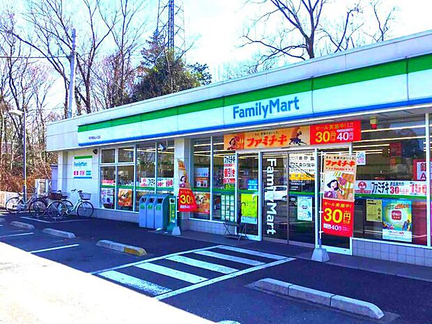 ファミリーマート 所沢東狭山ヶ丘店まで徒歩2分142m!急な買い足しにもすぐ対応でき、忙しい日常をしっかりサポートしてくれます。
