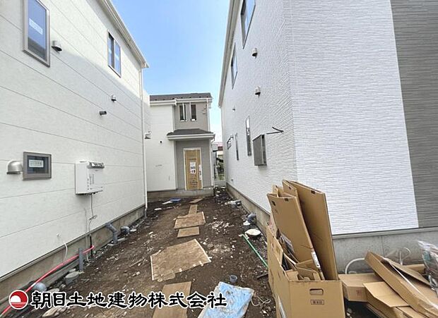 現在建築中の現場で工事進行中です。現地写真(2026年9月3日撮影)をご覧ください。
