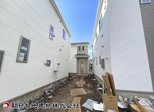 現在建築中の現場で工事進行中です。現地写真(2026年9月3日撮影)をご覧ください。