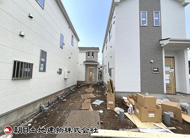 現在建築中の現場で工事進行中です。現地写真(2026年9月3日撮影)をご覧ください。