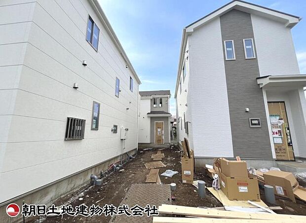 現在建築中の現場で工事進行中です。現地写真(2026年9月3日撮影)をご覧ください。