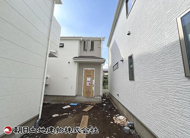 現在建築中の現場で工事進行中です。現地写真（2026年9月3日撮影）をご覧ください。 