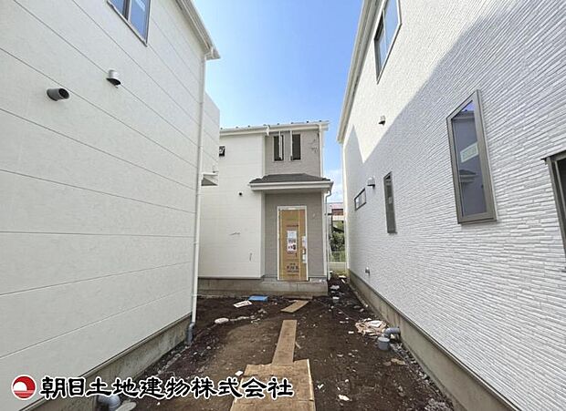現在建築中の現場で工事進行中です。現地写真(2026年9月3日撮影)をご覧ください。