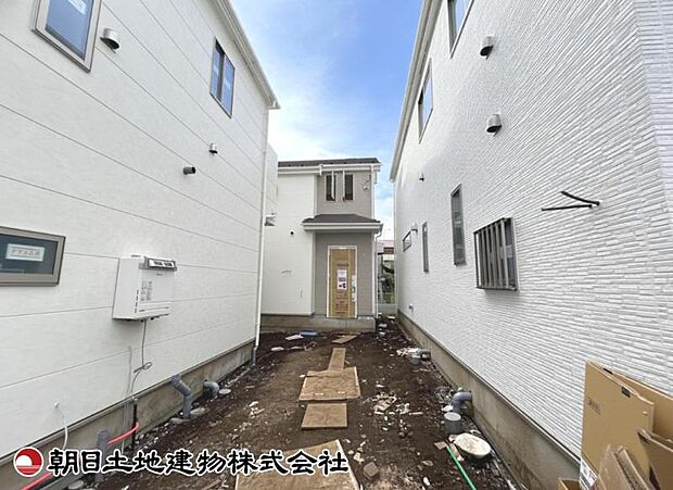 現在建築中の現場で工事進行中です。現地写真(2026年9月3日撮影)をご覧ください。