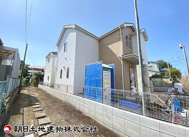 現在建築中の現場で工事進行中です。現地写真（2026年9月3日撮影）をご覧ください。