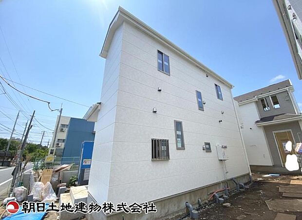 現在建築中の現場で工事進行中です。現地写真(2026年9月3日撮影)をご覧ください。