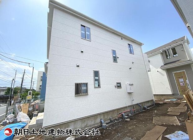 現在建築中の現場で工事進行中です。現地写真（2026年9月3日撮影）をご覧ください。