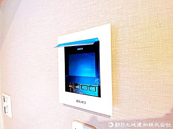 便利なTVモニター付きインターホンです。来客を画面で確認でき、安心して応対できる、防犯性の高い設備です。