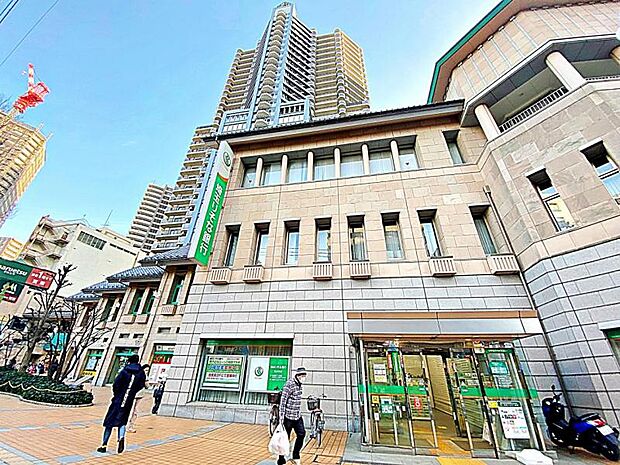 1階にスーパー「マルエツ」、「埼玉りそな銀行」がございます。