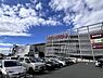 周辺：イオンモール川口まで　1500m　徒歩約19分　映画館や約150の専門店があり、駐車場 約2500台収容。