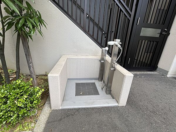 共用部には水栓も完備されています♪