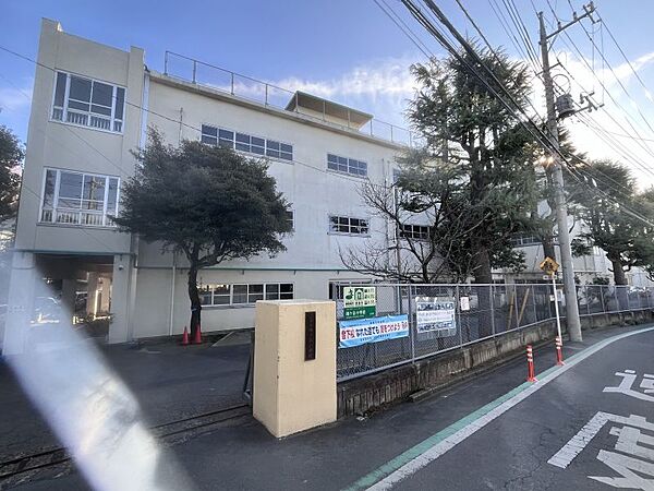 鳩ヶ谷小学校　徒歩約14分　約1100ｍ